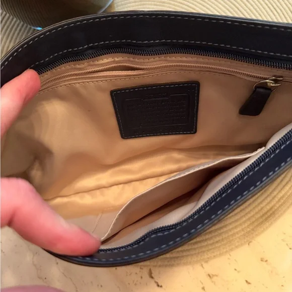 NWT 2012 Coach Navy Pleated Patent Leather Wristlet Clutch with Stitching - Picture 7 of 16